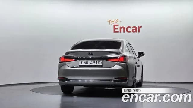 2019 Lexus ES300h 7th Gen Luxury Sold VIN JTHB21B16K2016370 – interior seats 2019 Lexus ES300h 7th Gen Luxury Sold VIN JTHB21B16K2016370 – interior seats