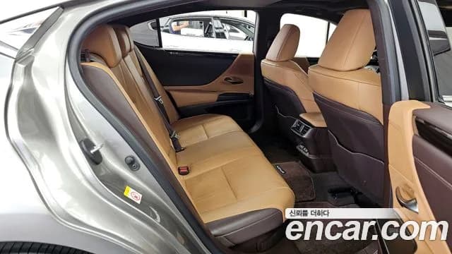 2019 Lexus ES300h 7th Gen Luxury Sold VIN JTHB21B17K2030939 – rear exterior 2019 Lexus ES300h 7th Gen Luxury Sold VIN JTHB21B17K2030939 – rear exterior