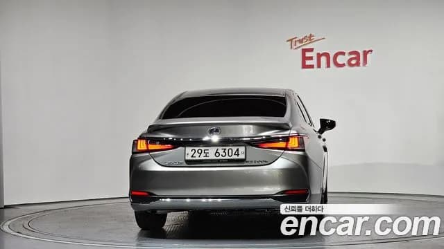 2019 Lexus ES300h 7th Gen Luxury Sold VIN JTHB21B17K2030939 – photo 11 2019 Lexus ES300h 7th Gen Luxury Sold VIN JTHB21B17K2030939 – photo 11