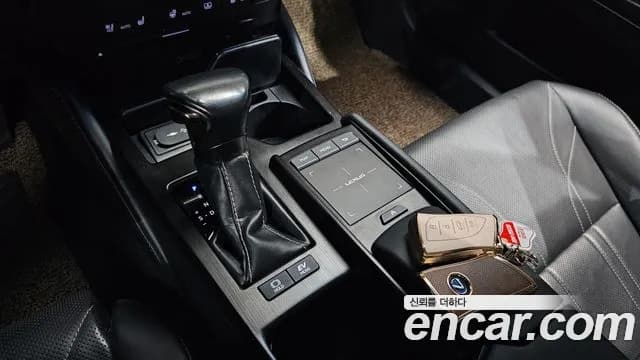 2019 Lexus ES300h 7th Gen Executive Sold VIN JTHB21B17K2055615 – undercarriage 2019 Lexus ES300h 7th Gen Executive Sold VIN JTHB21B17K2055615 – undercarriage