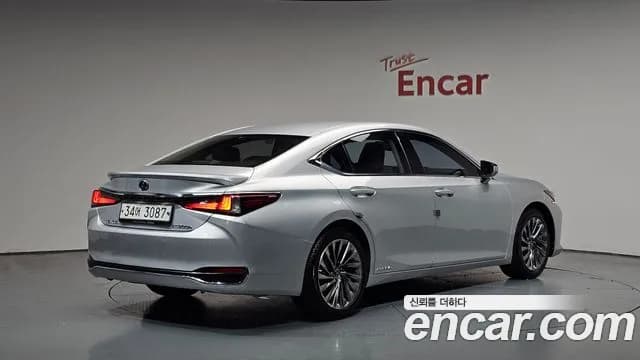 2019 Lexus ES300h 7th Gen Executive Sold VIN JTHB21B17K2055615 – photo 17 2019 Lexus ES300h 7th Gen Executive Sold VIN JTHB21B17K2055615 – photo 17
