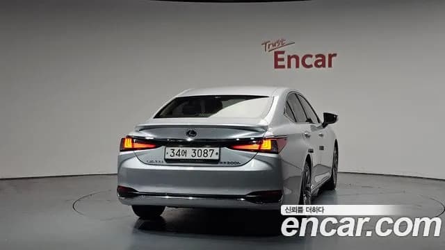 2019 Lexus ES300h 7th Gen Executive Sold VIN JTHB21B17K2055615 – photo 20 2019 Lexus ES300h 7th Gen Executive Sold VIN JTHB21B17K2055615 – photo 20