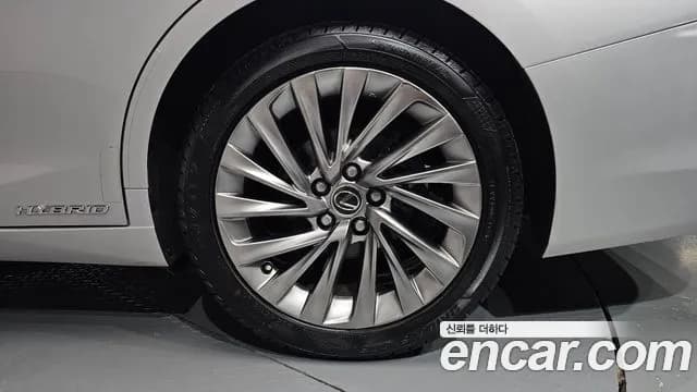 2019 Lexus ES300h 7th Gen Executive Sold VIN JTHB21B17K2055615 – photo 33 2019 Lexus ES300h 7th Gen Executive Sold VIN JTHB21B17K2055615 – photo 33