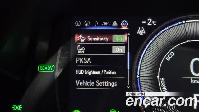 2020 Lexus ES300h 7th Gen Executive Sold VIN JTHB21B18L2108517 – trunk area 2020 Lexus ES300h 7th Gen Executive Sold VIN JTHB21B18L2108517 – trunk area