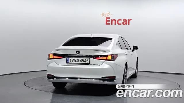 2025 Lexus ES300h 7th Gen Executive Sold VIN JTHBA1C10S2024921 – dashboard 2025 Lexus ES300h 7th Gen Executive Sold VIN JTHBA1C10S2024921 – dashboard