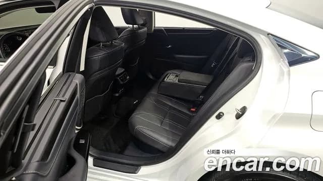 2025 Lexus ES300h 7th Gen Executive Sold VIN JTHBA1C10S2024921 – interior seats 2025 Lexus ES300h 7th Gen Executive Sold VIN JTHBA1C10S2024921 – interior seats
