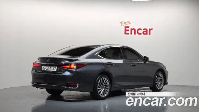 2022 Lexus ES300h 7th Gen Executive Sold VIN JTHBA1C11N2012135 – interior seats 2022 Lexus ES300h 7th Gen Executive Sold VIN JTHBA1C11N2012135 – interior seats