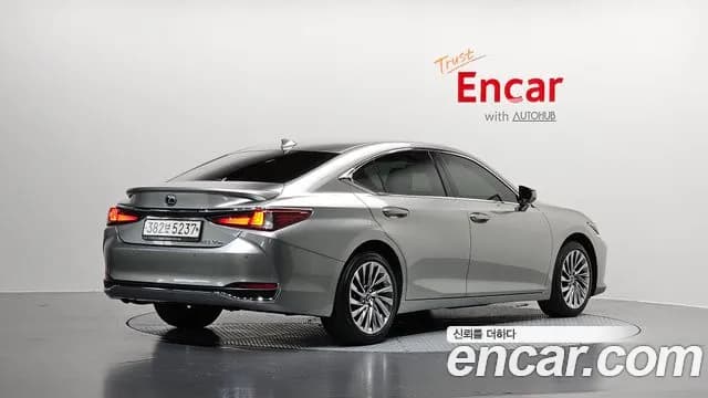 2023 Lexus ES300h 7th Gen Luxury Plus Sold VIN JTHBA1C13P2018733 – interior seats 2023 Lexus ES300h 7th Gen Luxury Plus Sold VIN JTHBA1C13P2018733 – interior seats