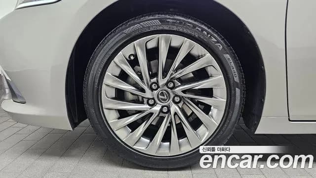 2023 Lexus ES300h 7th Gen Luxury Plus Sold VIN JTHBA1C13P2018733 – trunk area 2023 Lexus ES300h 7th Gen Luxury Plus Sold VIN JTHBA1C13P2018733 – trunk area