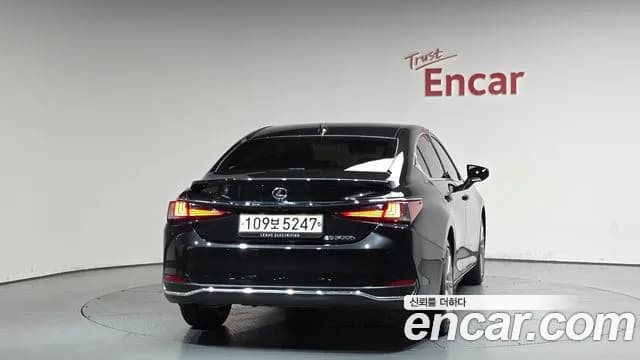 2024 Lexus ES300h 7th Gen Executive Sold VIN JTHBA1C13R2021120 – rear exterior 2024 Lexus ES300h 7th Gen Executive Sold VIN JTHBA1C13R2021120 – rear exterior
