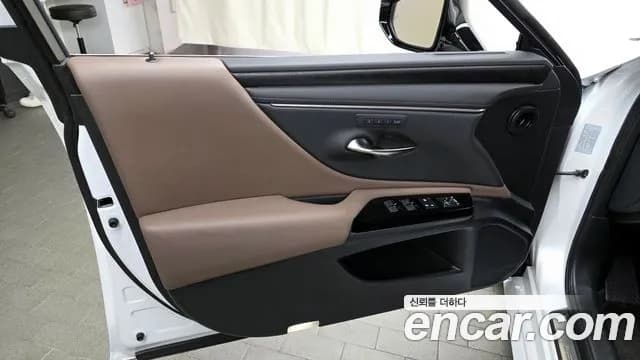 2025 Lexus ES300h 7th Gen Luxury Plus Sold VIN JTHBA1C13S2024489 – photo 16 2025 Lexus ES300h 7th Gen Luxury Plus Sold VIN JTHBA1C13S2024489 – photo 16