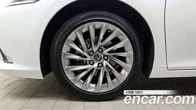 2025 Lexus ES300h 7th Gen Luxury Plus Sold VIN JTHBA1C13S2024489 – photo 26 2025 Lexus ES300h 7th Gen Luxury Plus Sold VIN JTHBA1C13S2024489 – photo 26