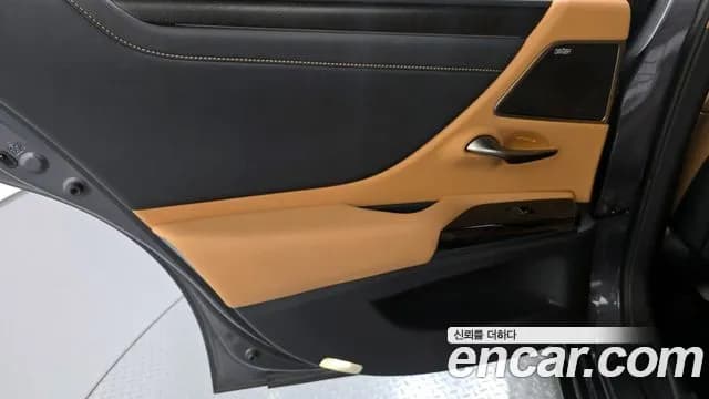 2023 Lexus ES300h 7th Gen Executive Sold VIN JTHBA1C18P2016914 – interior seats 2023 Lexus ES300h 7th Gen Executive Sold VIN JTHBA1C18P2016914 – interior seats