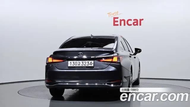2023 Lexus ES300h 7th Gen Executive Sold VIN JTHBA1C18P2016914 – trunk area 2023 Lexus ES300h 7th Gen Executive Sold VIN JTHBA1C18P2016914 – trunk area