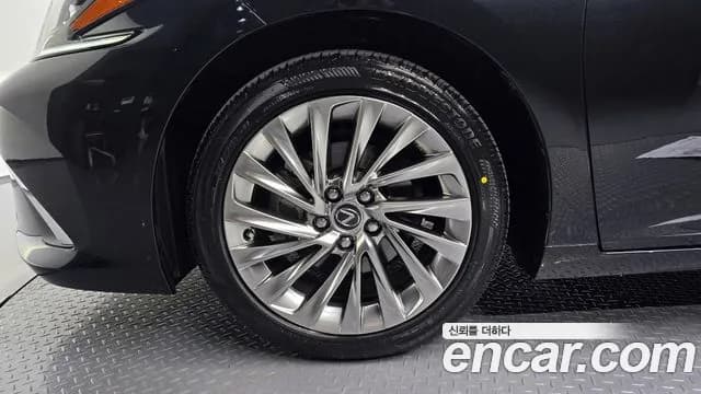 2023 Lexus ES300h 7th Gen Executive Sold VIN JTHBA1C19P2017800 – photo 18 2023 Lexus ES300h 7th Gen Executive Sold VIN JTHBA1C19P2017800 – photo 18