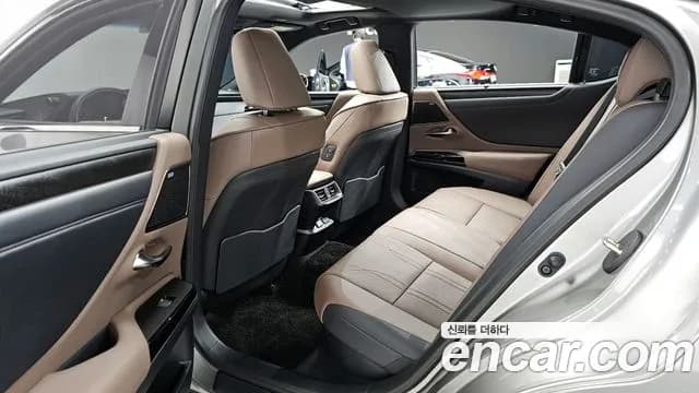2025 Lexus ES300h 7th Gen Executive Sold VIN JTHBA1C19S2023721 – rear exterior 2025 Lexus ES300h 7th Gen Executive Sold VIN JTHBA1C19S2023721 – rear exterior