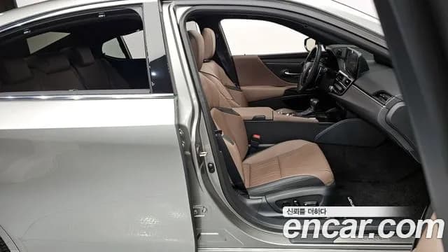 2025 Lexus ES300h 7th Gen Executive Sold VIN JTHBA1C19S2023721 – interior seats 2025 Lexus ES300h 7th Gen Executive Sold VIN JTHBA1C19S2023721 – interior seats