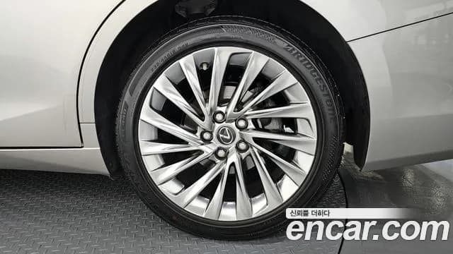2025 Lexus ES300h 7th Gen Executive Sold VIN JTHBA1C19S2023721 – exterior detail 2025 Lexus ES300h 7th Gen Executive Sold VIN JTHBA1C19S2023721 – exterior detail