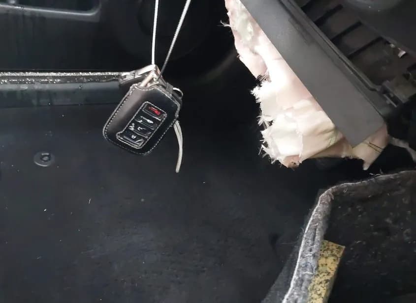 2018 LEXUS IS Used VIN JTHBA1D2XJ5082801 – trunk area 2018 LEXUS IS Used VIN JTHBA1D2XJ5082801 – trunk area