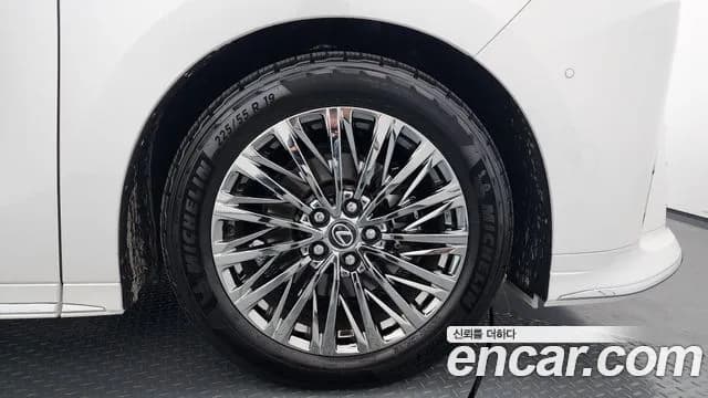 2025 Lexus LM 2nd Gen 500h Executive Sold VIN JTHBAAAD5S5006765 – photo 17 2025 Lexus LM 2nd Gen 500h Executive Sold VIN JTHBAAAD5S5006765 – photo 17