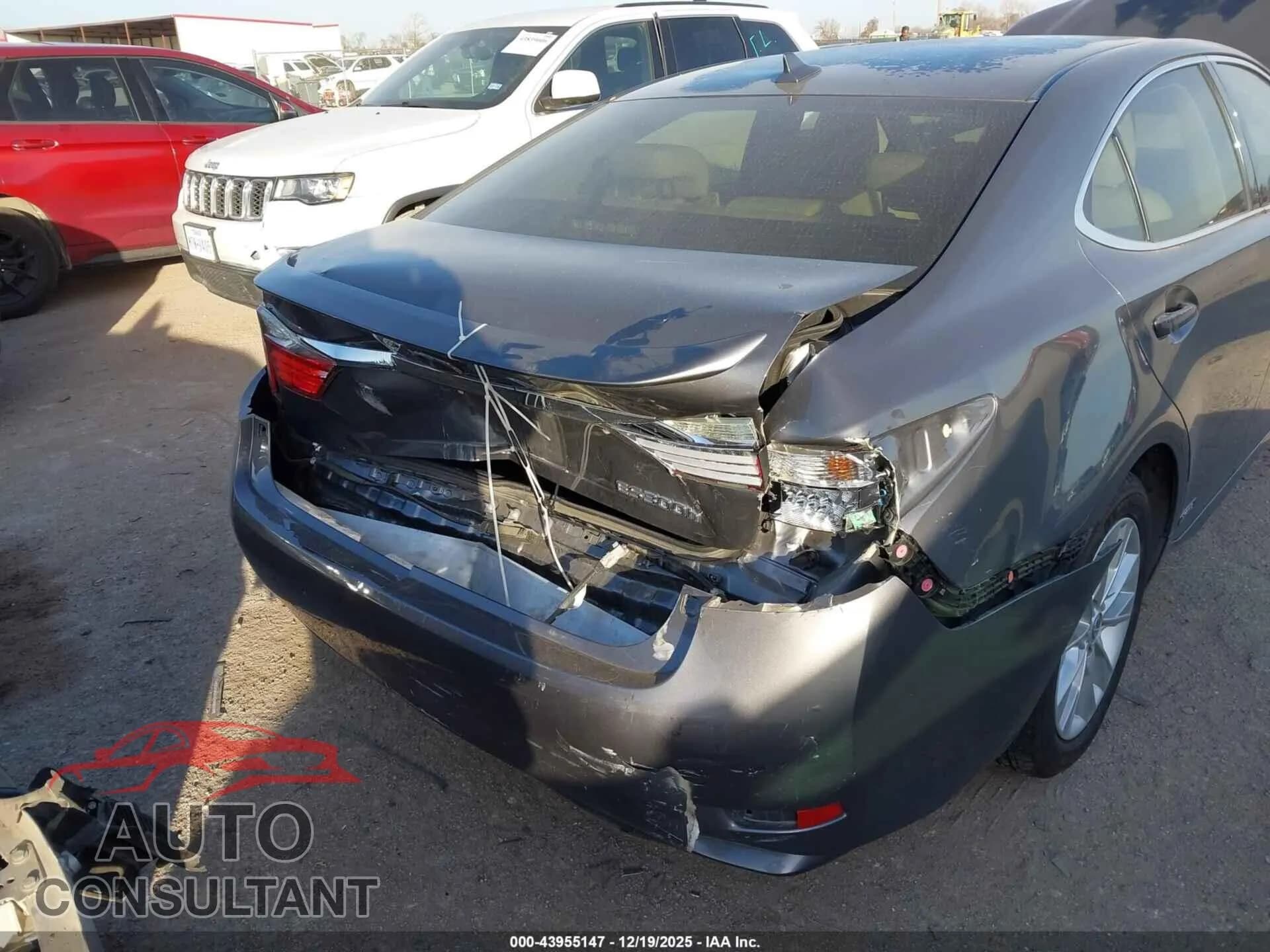 2014 LEXUS ES 300H Damaged VIN JTHBW1GG7E2043762 – engine bay 2014 LEXUS ES 300H Damaged VIN JTHBW1GG7E2043762 – engine bay