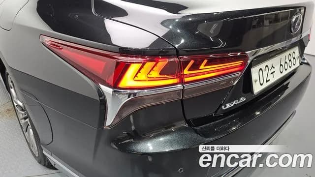 2018 Lexus LS500h 5th Gen 3.5 Platinum AWD Sold VIN JTHCYLFF2J5001009 – photo 26 2018 Lexus LS500h 5th Gen 3.5 Platinum AWD Sold VIN JTHCYLFF2J5001009 – photo 26
