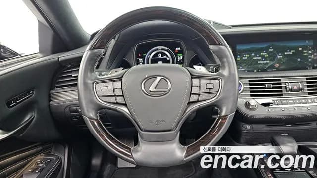 2018 Lexus LS500h 5th Gen 3.5 Platinum AWD Sold VIN JTHCYLFF2J5001009 – photo 31 2018 Lexus LS500h 5th Gen 3.5 Platinum AWD Sold VIN JTHCYLFF2J5001009 – photo 31