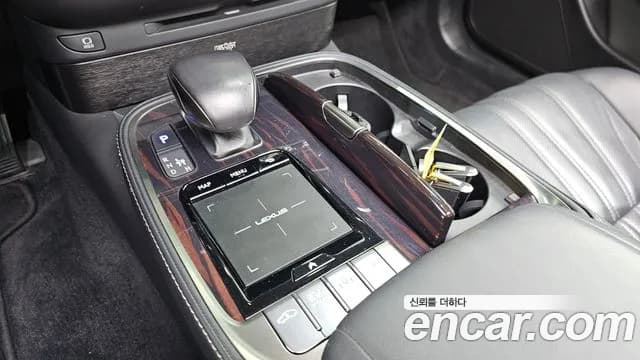 2018 Lexus LS500h 5th Gen 3.5 Platinum AWD Sold VIN JTHCYLFF2J5001009 – photo 32 2018 Lexus LS500h 5th Gen 3.5 Platinum AWD Sold VIN JTHCYLFF2J5001009 – photo 32