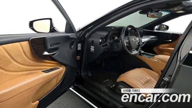 2022 Lexus LS500h 5th Gen 3.5 Luxury AWD Sold VIN JTHGYLGF8N5002218 – trunk area 2022 Lexus LS500h 5th Gen 3.5 Luxury AWD Sold VIN JTHGYLGF8N5002218 – trunk area