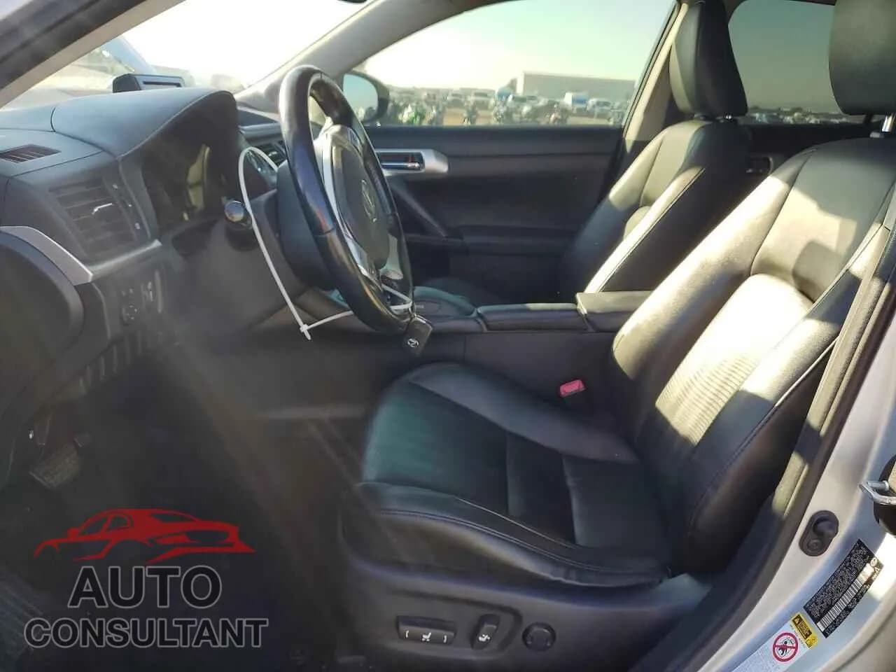 2013 LEXUS CT 200 Damaged VIN JTHKD5BH4D2157603 – exterior detail 2013 LEXUS CT 200 Damaged VIN JTHKD5BH4D2157603 – exterior detail