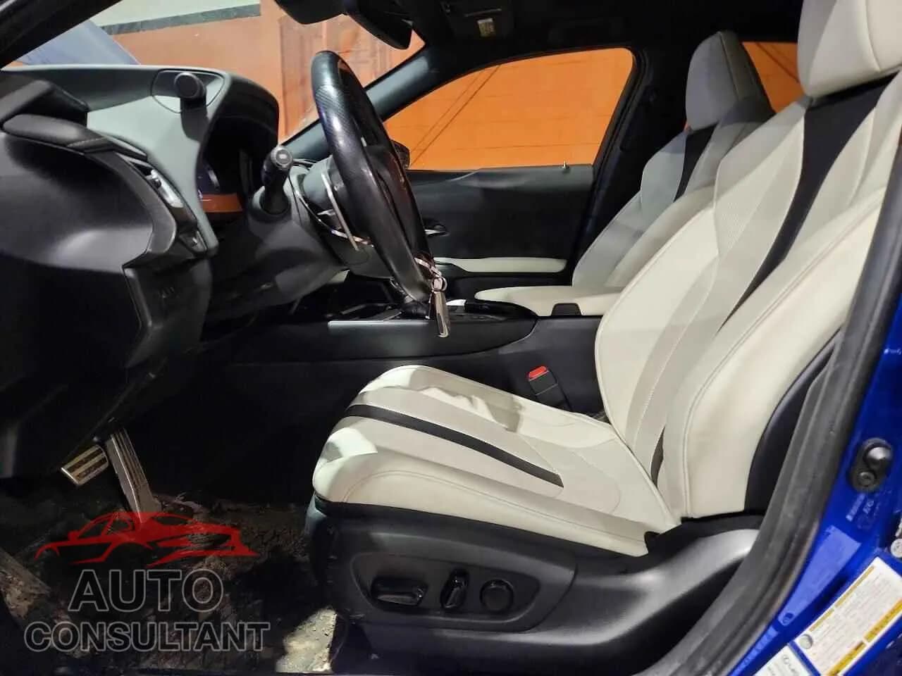 2021 LEXUS UX 250H Damaged VIN JTHR9JBH4M2047806 – exterior detail 2021 LEXUS UX 250H Damaged VIN JTHR9JBH4M2047806 – exterior detail