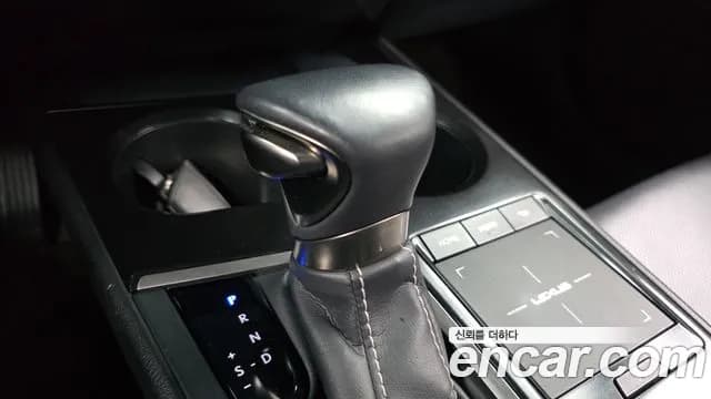 2019 Lexus UX250h 2.0 2WD Sold VIN JTHY6JBH5K2003055 – front exterior 2019 Lexus UX250h 2.0 2WD Sold VIN JTHY6JBH5K2003055 – front exterior