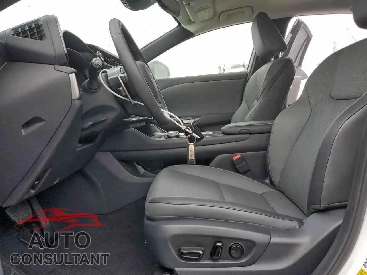 2025 LEXUS RZ 300E Damaged VIN JTJABABBXSA012413 – exterior detail 2025 LEXUS RZ 300E Damaged VIN JTJABABBXSA012413 – exterior detail