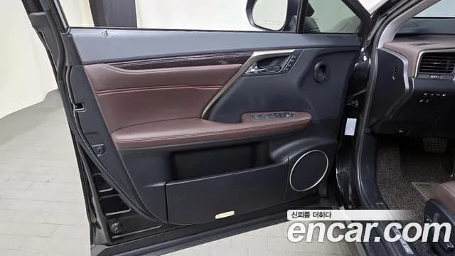 2021 Lexus RX450h 4th Gen Executive Sold VIN JTJBGMCAXM2065851 – trunk area 2021 Lexus RX450h 4th Gen Executive Sold VIN JTJBGMCAXM2065851 – trunk area