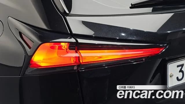2019 Lexus NX300h Supreme Sold VIN JTJBJRBZ8K2122518 – interior seats 2019 Lexus NX300h Supreme Sold VIN JTJBJRBZ8K2122518 – interior seats
