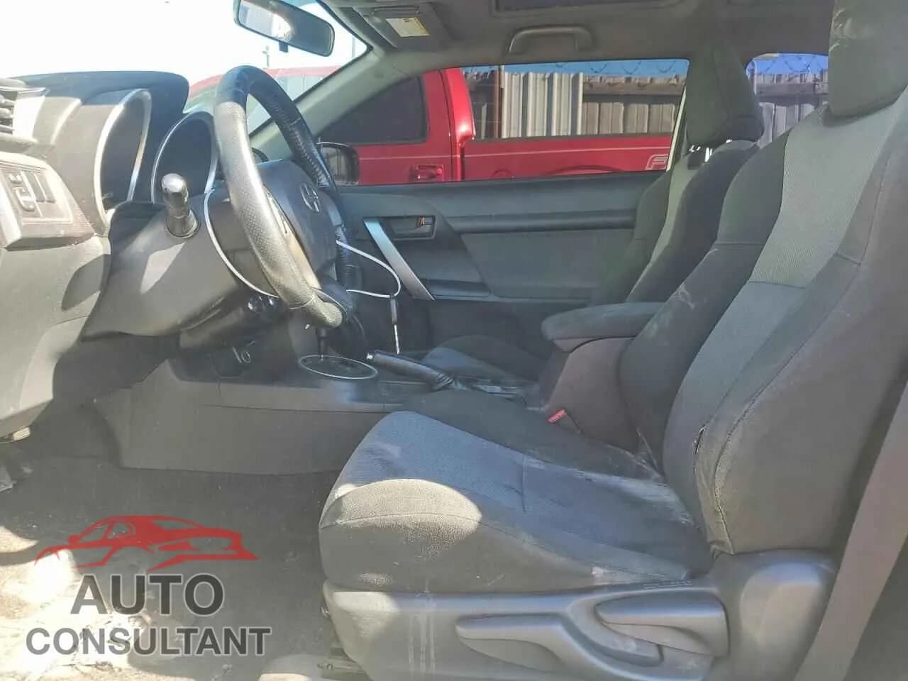 2014 TOYOTA SCION Damaged VIN JTKJF5C72E3079713 – exterior detail 2014 TOYOTA SCION Damaged VIN JTKJF5C72E3079713 – exterior detail