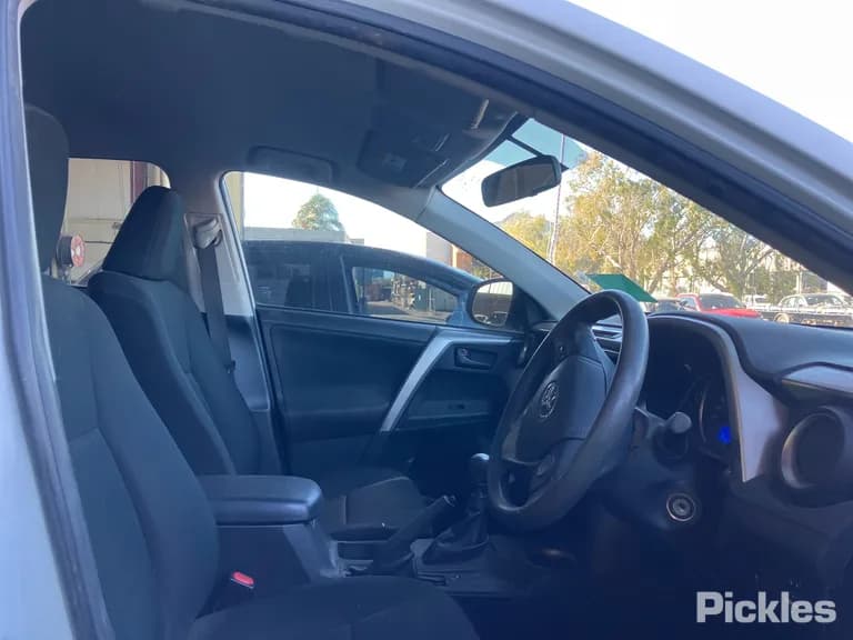 2013 Toyota RAV4 Used VIN JTMBAREV00D035841 – interior seats 2013 Toyota RAV4 Used VIN JTMBAREV00D035841 – interior seats