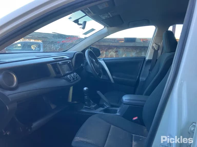 2013 Toyota RAV4 Used VIN JTMBAREV00D035841 – engine bay 2013 Toyota RAV4 Used VIN JTMBAREV00D035841 – engine bay