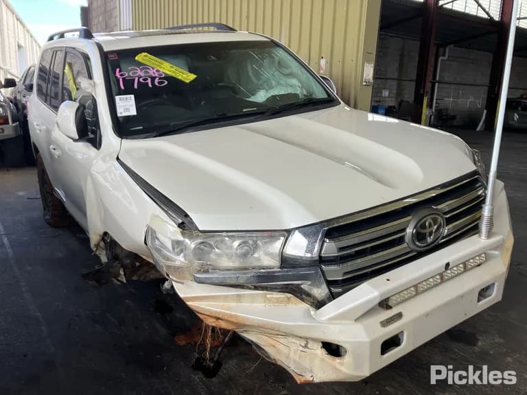 2018 Toyota Landcruiser Used VIN JTMHV05J004248117 – photo 13 2018 Toyota Landcruiser Used VIN JTMHV05J004248117 – photo 13