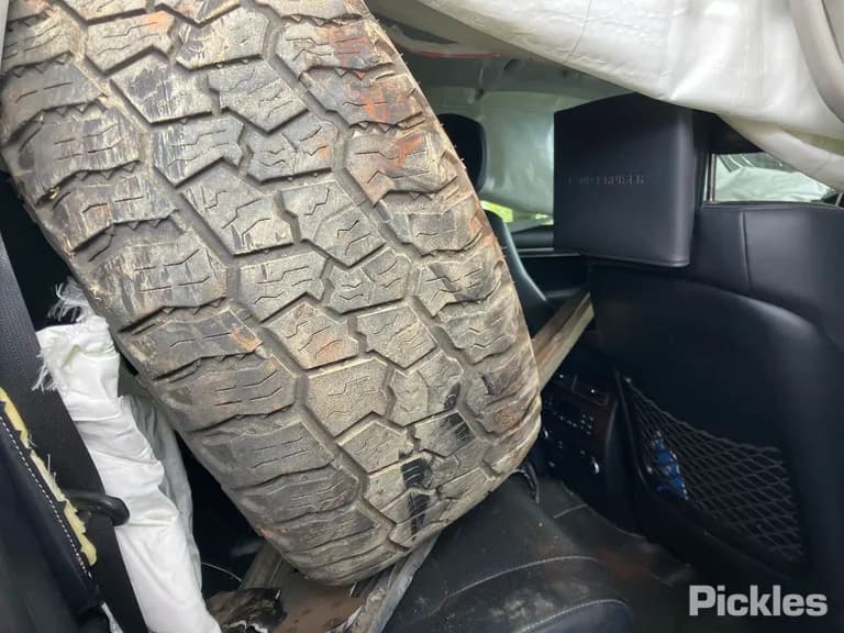 2018 Toyota Landcruiser Used VIN JTMHV05J004248117 – photo 14 2018 Toyota Landcruiser Used VIN JTMHV05J004248117 – photo 14