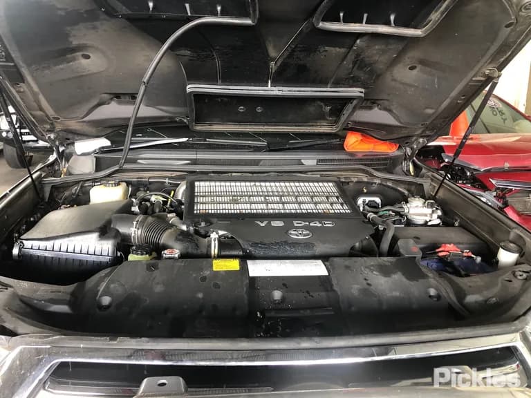 2020 Toyota Landcruiser Used VIN JTMHV05J304316796 – engine bay 2020 Toyota Landcruiser Used VIN JTMHV05J304316796 – engine bay