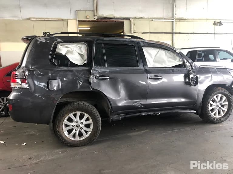 2020 Toyota Landcruiser Used VIN JTMHV05J304316796 – trunk area 2020 Toyota Landcruiser Used VIN JTMHV05J304316796 – trunk area