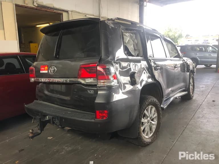 2020 Toyota Landcruiser Used VIN JTMHV05J304316796 – photo 11 2020 Toyota Landcruiser Used VIN JTMHV05J304316796 – photo 11