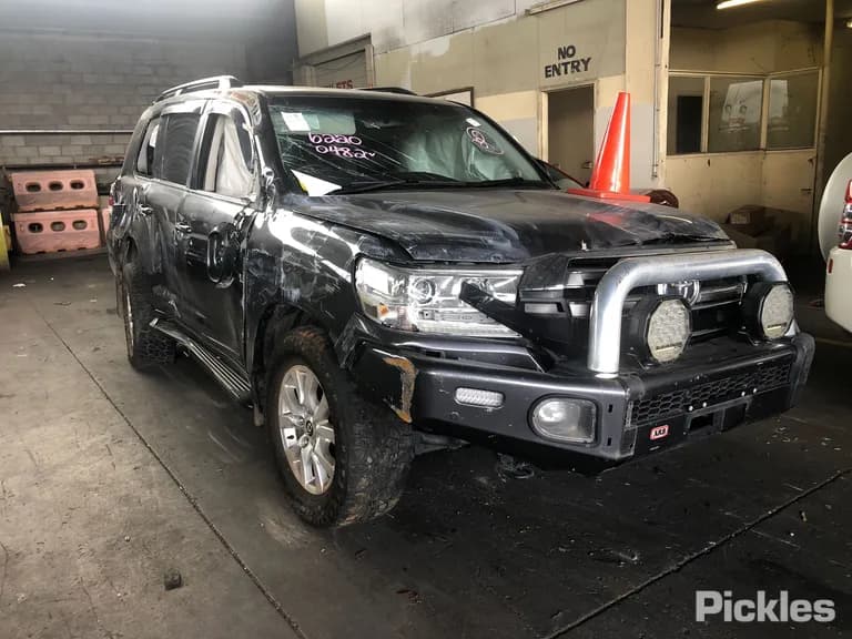 2020 Toyota Landcruiser Used VIN JTMHV05J304316796 – photo 12 2020 Toyota Landcruiser Used VIN JTMHV05J304316796 – photo 12