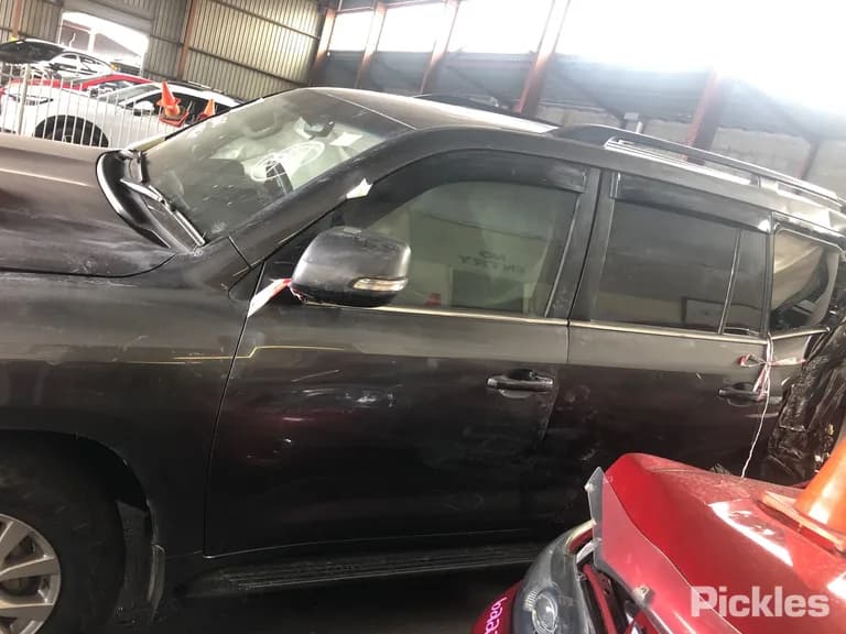 2020 Toyota Landcruiser Used VIN JTMHV05J304316796 – photo 17 2020 Toyota Landcruiser Used VIN JTMHV05J304316796 – photo 17