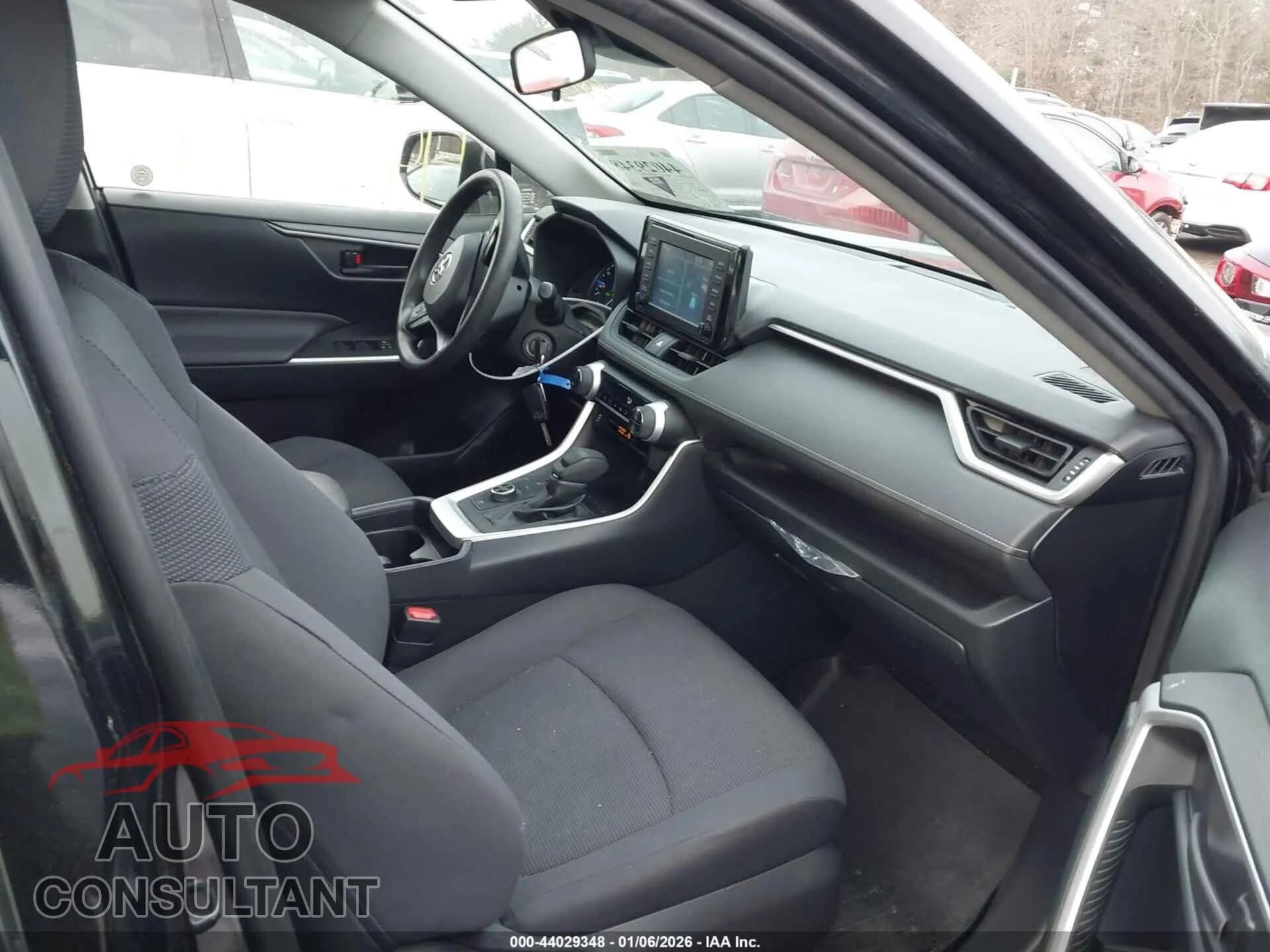 2019 TOYOTA RAV4 HYBRID Damaged VIN JTMMWRFV0KD013334 – interior seats 2019 TOYOTA RAV4 HYBRID Damaged VIN JTMMWRFV0KD013334 – interior seats