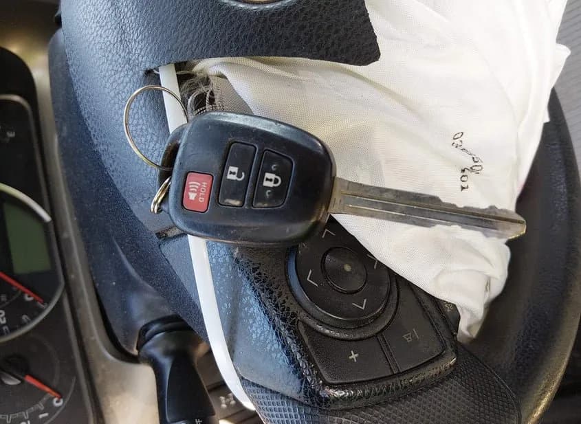 2015 TOYOTA RAV4 Used VIN JTMRFREV0FJ043674 – photo 17 2015 TOYOTA RAV4 Used VIN JTMRFREV0FJ043674 – photo 17