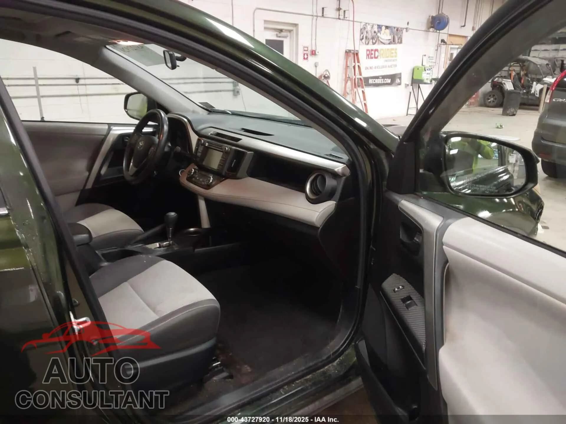 2013 TOYOTA RAV4 Damaged VIN JTMRFREV5DD004364 – interior seats 2013 TOYOTA RAV4 Damaged VIN JTMRFREV5DD004364 – interior seats