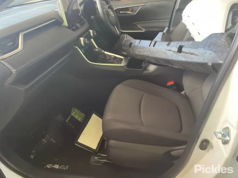 2025 Toyota RAV4 Used VIN JTMRW3FV40D354252 – exterior detail 2025 Toyota RAV4 Used VIN JTMRW3FV40D354252 – exterior detail