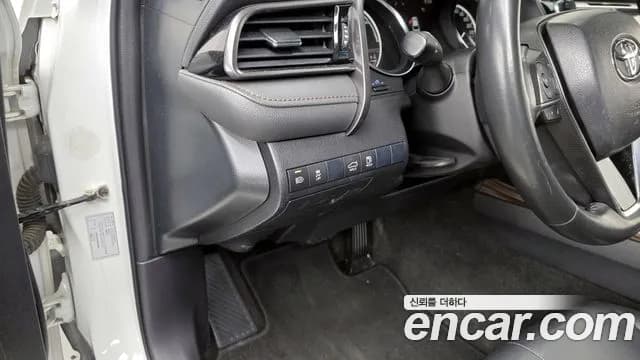 2019 Toyota Camry (XV70) 2.5 XLE Hybrid Sold VIN JTNB21HK9K3023854 – interior seats 2019 Toyota Camry (XV70) 2.5 XLE Hybrid Sold VIN JTNB21HK9K3023854 – interior seats